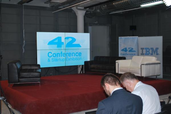 Выставка стартапов и конференция «42»: между Западом и Россией