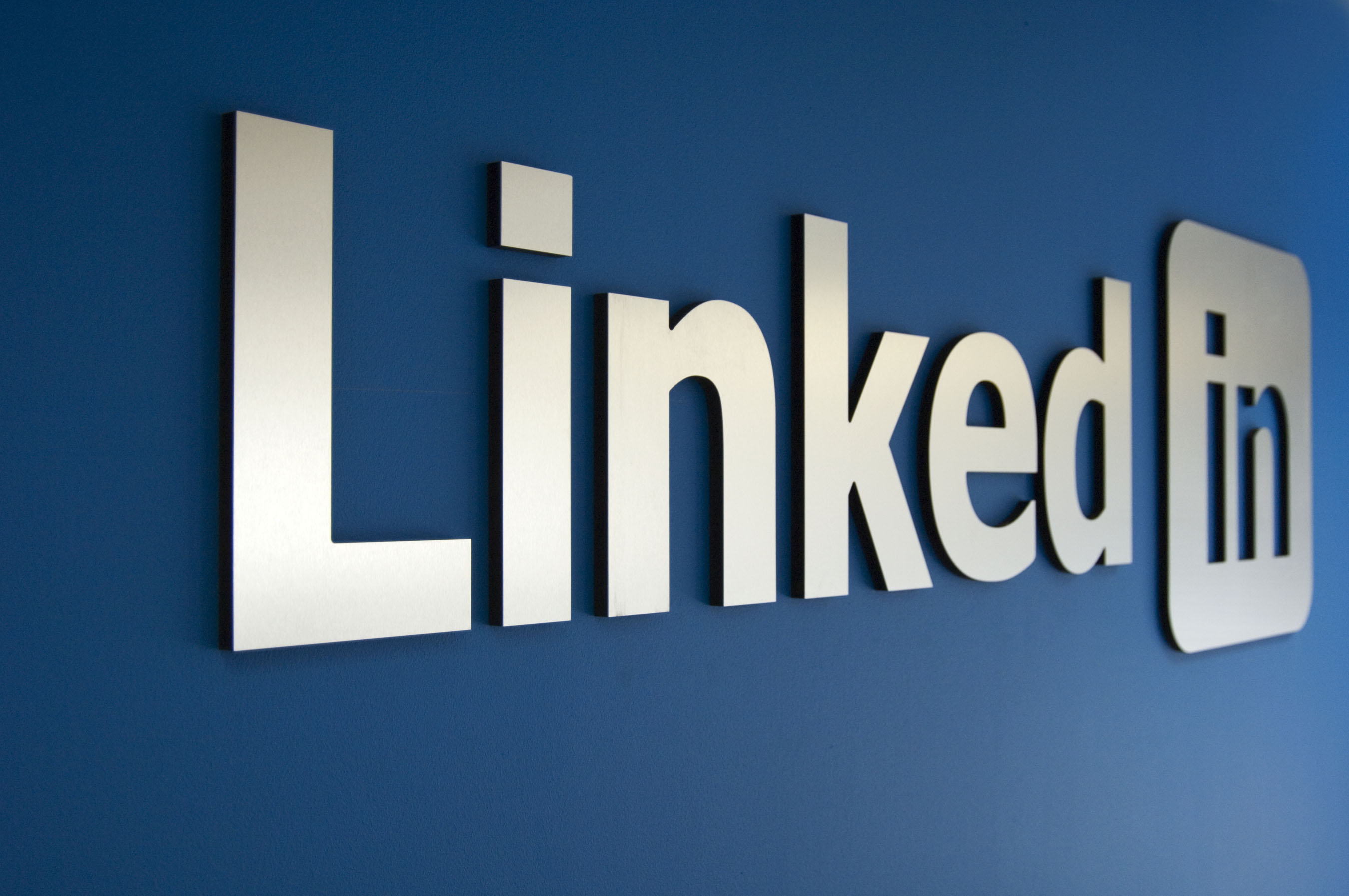 LinkedIn позволяет компаниям сообщать об обновлениях статуса 