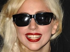 Леди Гага обратилась к своим монстрикам или её аккаунт взломан?